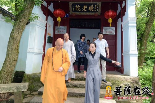佛教-道慈大和尚赴佛教颐养堂、普陀山敬老院进行端午节慰问