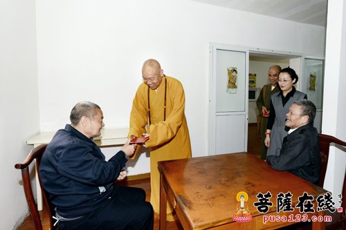 佛教-道慈大和尚赴佛教颐养堂、普陀山敬老院进行端午节慰问