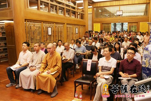 灵隐寺-《佛法之渊》首发式在灵隐寺举行 云林图书馆内人头攒动