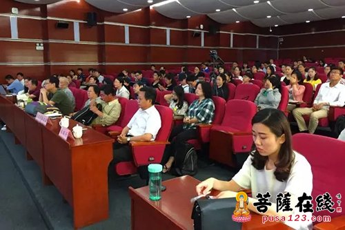 佛教-道伟大和尚受邀于北师大授课 生动幽默讲解赢得阵阵掌声