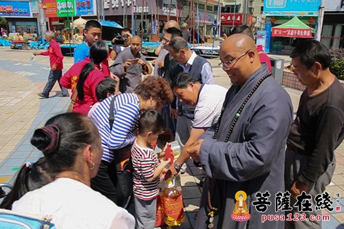 佛教-洪江文峰禅寺发心慰问72名老弱病残人士