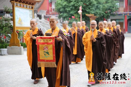 大藏经-端午节前夕 法门寺佛学院女众部迎请大藏经