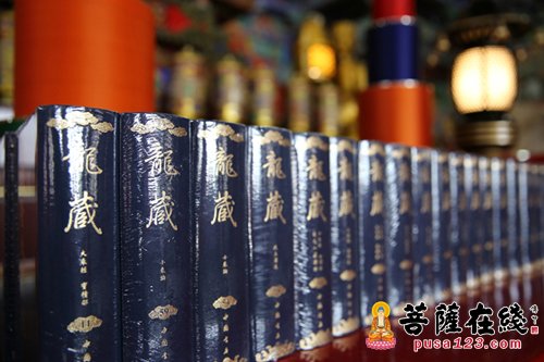 大藏经-端午节前夕 法门寺佛学院女众部迎请大藏经