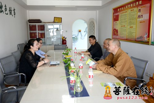 幼儿园-定明法师代表普陀山佛教协会到普济幼儿园慰问