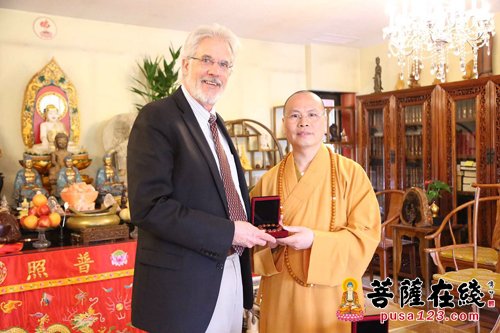 五台山-多伦多大学特鲁素校长拜会达义法师 祝愿加国五台山早日圆成