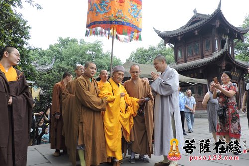 华岩寺-百岁高僧明道长老赴重庆华岩寺 为大众树立风范