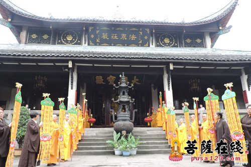 华岩寺-百岁高僧明道长老赴重庆华岩寺 为大众树立风范