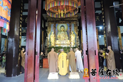 华岩寺-百岁高僧明道长老赴重庆华岩寺 为大众树立风范