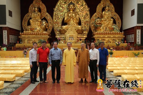 佛教-柬埔寨商务部副部长率团参访昆明宝华寺 推动两国佛教交流
