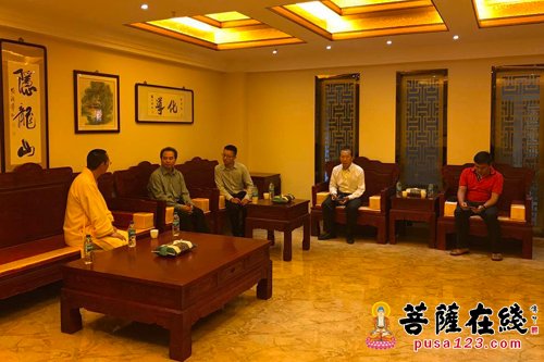 佛教-柬埔寨商务部副部长率团参访昆明宝华寺 推动两国佛教交流