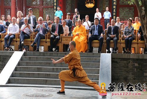 少林寺-卢森堡首相贝泰尔参访少林寺 与永信大和尚切磋“禅宗”