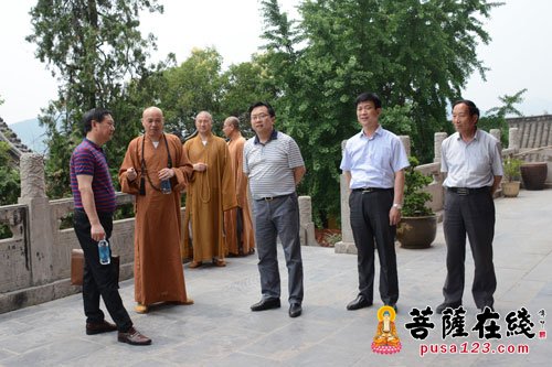 消防-江苏省宗教局处长张宇一行赴兴化寺检查消防安全工作
