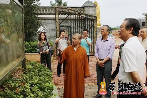 邹燕辉一行参访大金山禅寺 聘请印空长老为开化佛协名誉会长