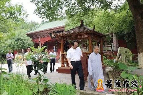 邹燕辉一行参访大金山禅寺 聘请印空长老为开化佛协名誉会长
