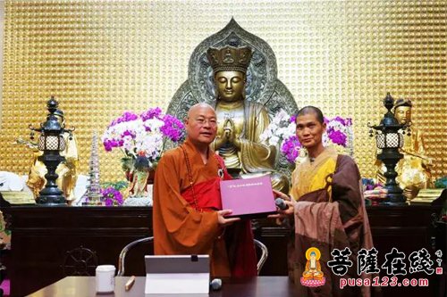 佛教-光泉法师应邀率团参访加拿大温哥华金佛寺 主题演讲《不忘初心，方得始终》