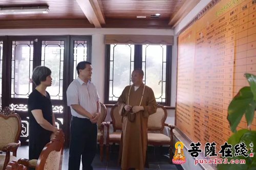 吴继华-松江区委统战部部长吴继华莅临东海观音寺考察
