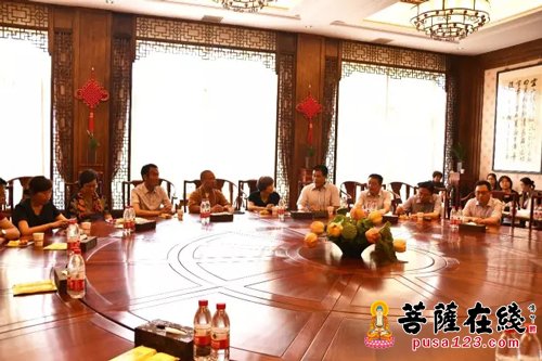 吴继华-松江区委统战部部长吴继华莅临东海观音寺考察