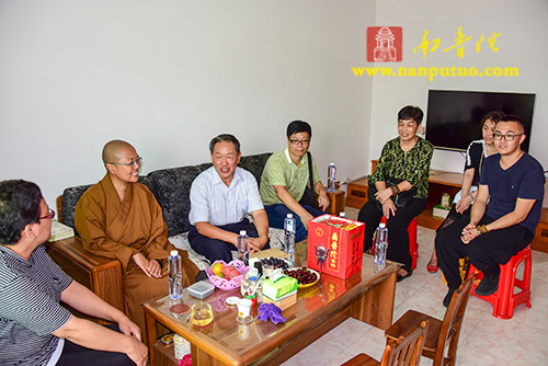 南普陀寺-厦门南普陀寺慈善会联合市教育基金会慰问“大病教师”