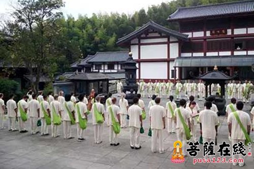 木鱼-宁波金峨寺迎来23国禅修学员 洋学生秒变“木鱼”
