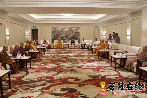 佛教-福建省领导在福州会见省佛教协会新一届领导班子