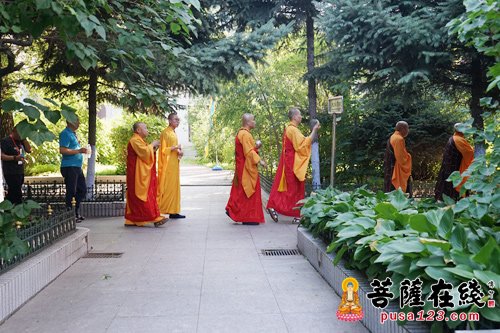 佛教-甘露遍洒得清凉 哈尔滨极乐寺第八届短期出家结界