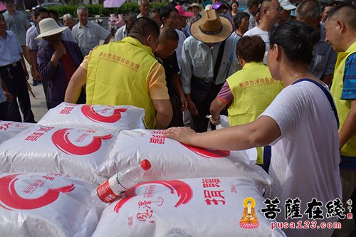 涟水-香港恩泽慈善基金会举行向江苏涟水贫困户送温暖活动