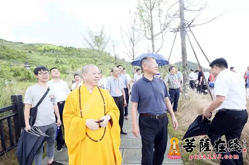 黔南-贵州黔南州委书记一行视察阳宝山 纯一大和尚热情接待