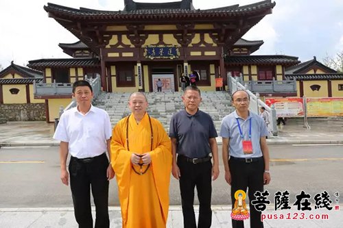 黔南-贵州黔南州委书记一行视察阳宝山 纯一大和尚热情接待