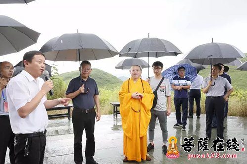 黔南-贵州黔南州委书记一行视察阳宝山 纯一大和尚热情接待