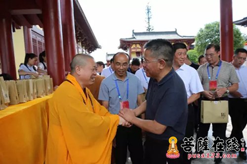 黔南-贵州黔南州委书记一行视察阳宝山 纯一大和尚热情接待