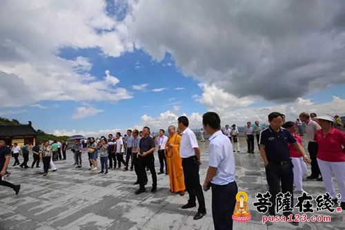黔南-贵州黔南州委书记一行视察阳宝山 纯一大和尚热情接待