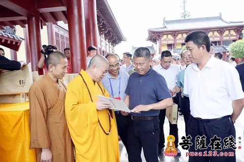 黔南-贵州黔南州委书记一行视察阳宝山 纯一大和尚热情接待