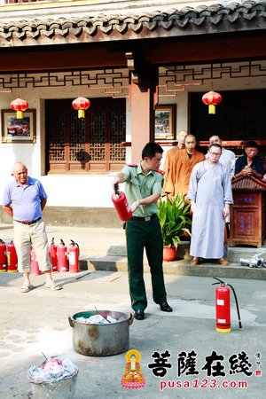 消防-高温猛于虎 西林禅寺举行消防知识讲座及演练