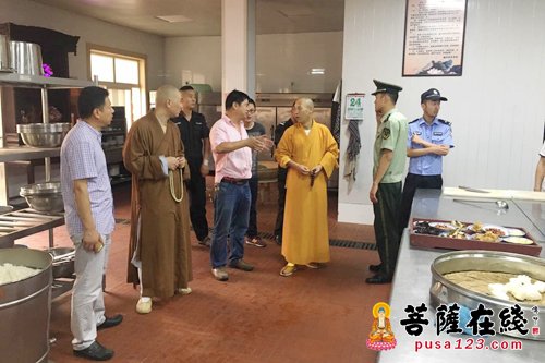 普陀山-为预防夏季安全隐患 普陀山佛协排查全山寺院