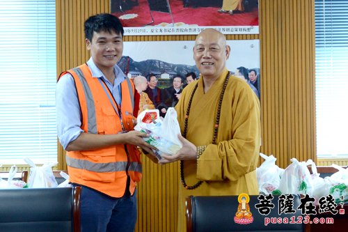 观音-道慈大和尚一行赴观音法界慰问一线建设者