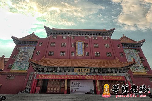 佛教-五路财神齐聚昆明宝华寺 为“佛缘联名卡”寻找有缘人