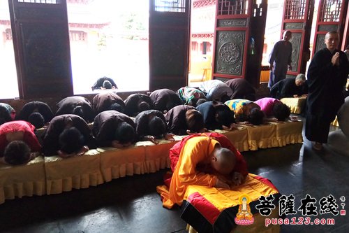 佛教-绍兴安康寺四十九天撞钟法会暨地藏孝亲法会举行熏坛仪式