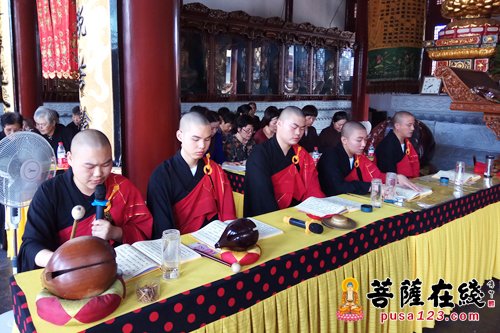 佛教-绍兴安康寺四十九天撞钟法会暨地藏孝亲法会举行熏坛仪式