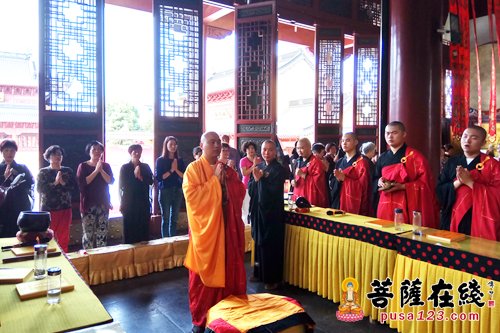 佛教-绍兴安康寺四十九天撞钟法会暨地藏孝亲法会举行熏坛仪式