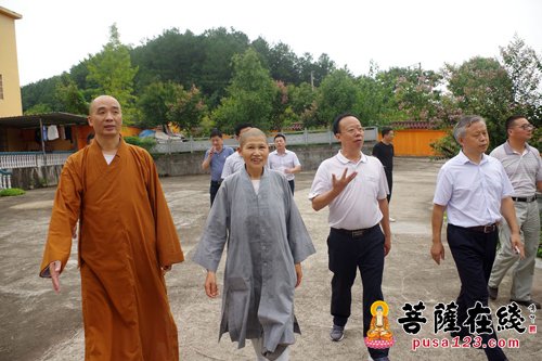 罗田-湖北省民宗委唐启明处长一行前往罗田督导检查工作