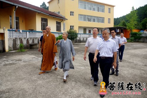 罗田-湖北省民宗委唐启明处长一行前往罗田督导检查工作