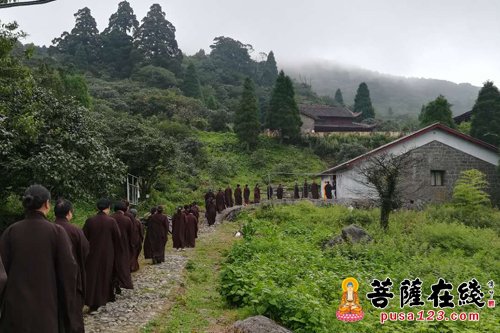 佛教-慈航菩萨祖庭泰宁庆云寺两位法师举行闭关入关仪式