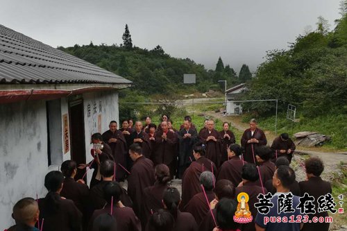 佛教-慈航菩萨祖庭泰宁庆云寺两位法师举行闭关入关仪式