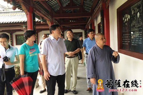五祖寺-国家图书馆馆长韩永进一行考察五祖寺古籍保护