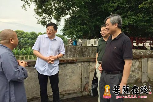 五祖寺-国家图书馆馆长韩永进一行考察五祖寺古籍保护