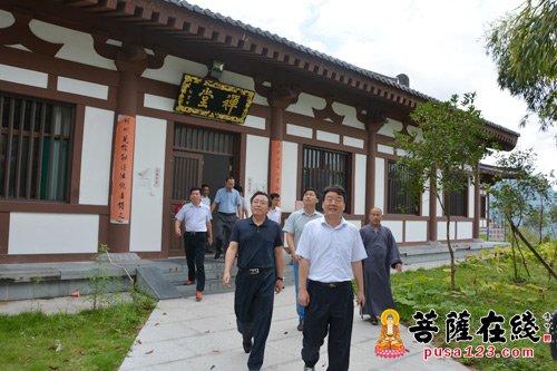 岳西-安徽省旅游局局长万以学率队赴岳西司空山二祖寺调研