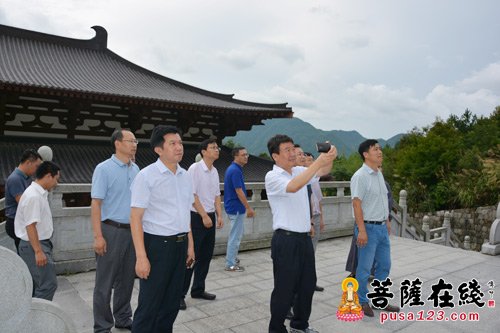 岳西-安徽省旅游局局长万以学率队赴岳西司空山二祖寺调研
