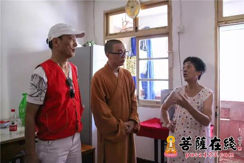 正能量-云林基金会宏明法师参与“2017温暖敲门行动”