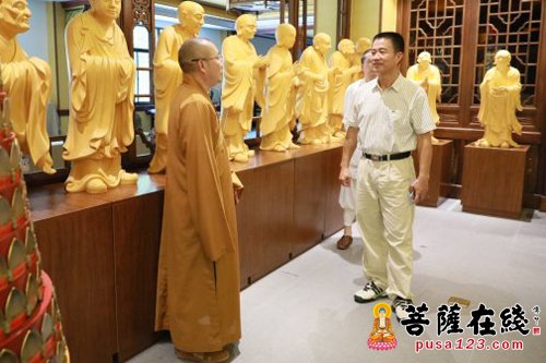 厦门市民宗局副局长陈国荣前往鸿山寺关心指导工作