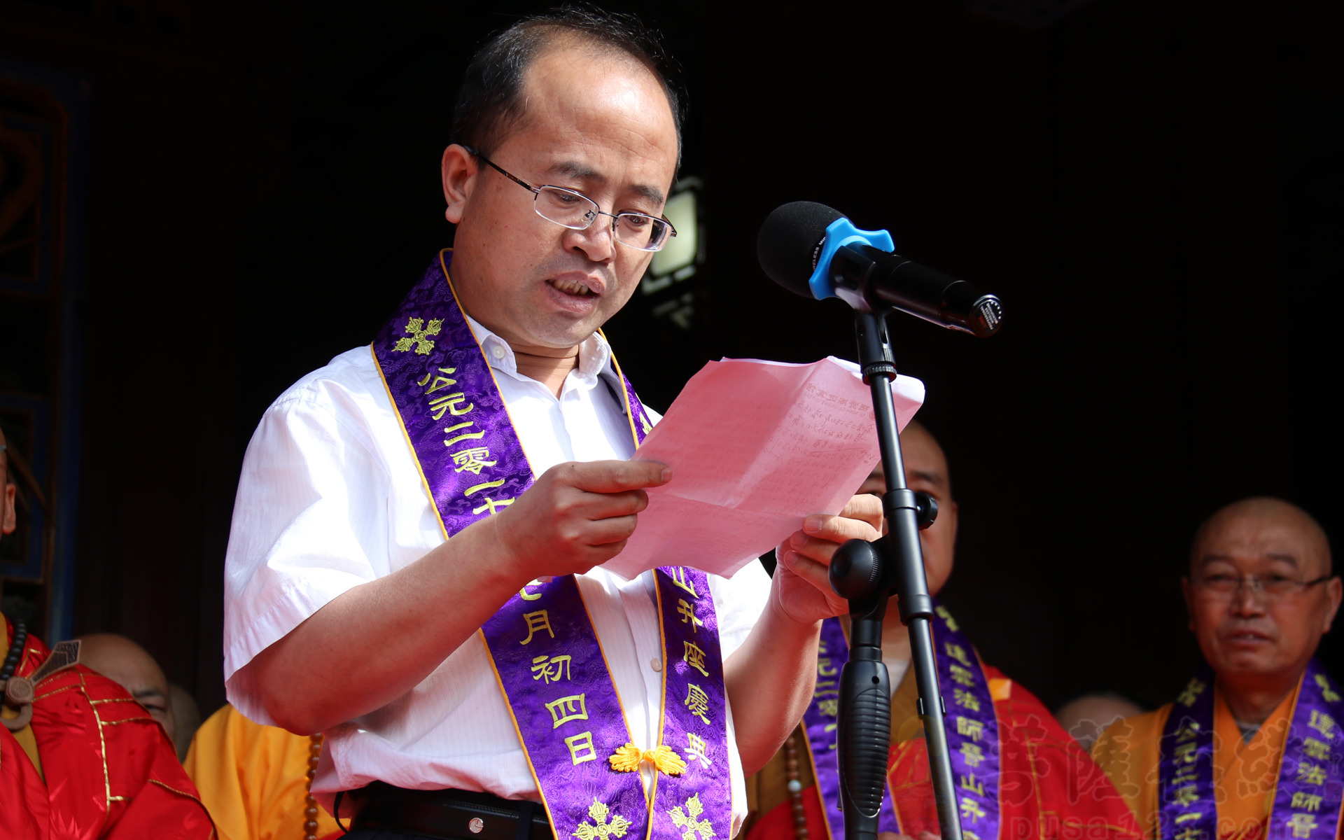 山西省委统战部二处处长黄杰预祝升座典礼圆满(图片来源:菩萨在线